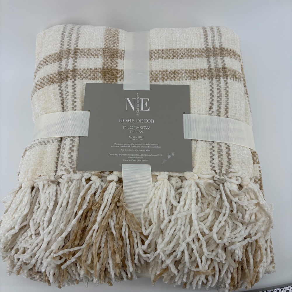 Noble Excellience  Neutral Plaid Throw Blanket with Fringe 50x70"‎ NWT